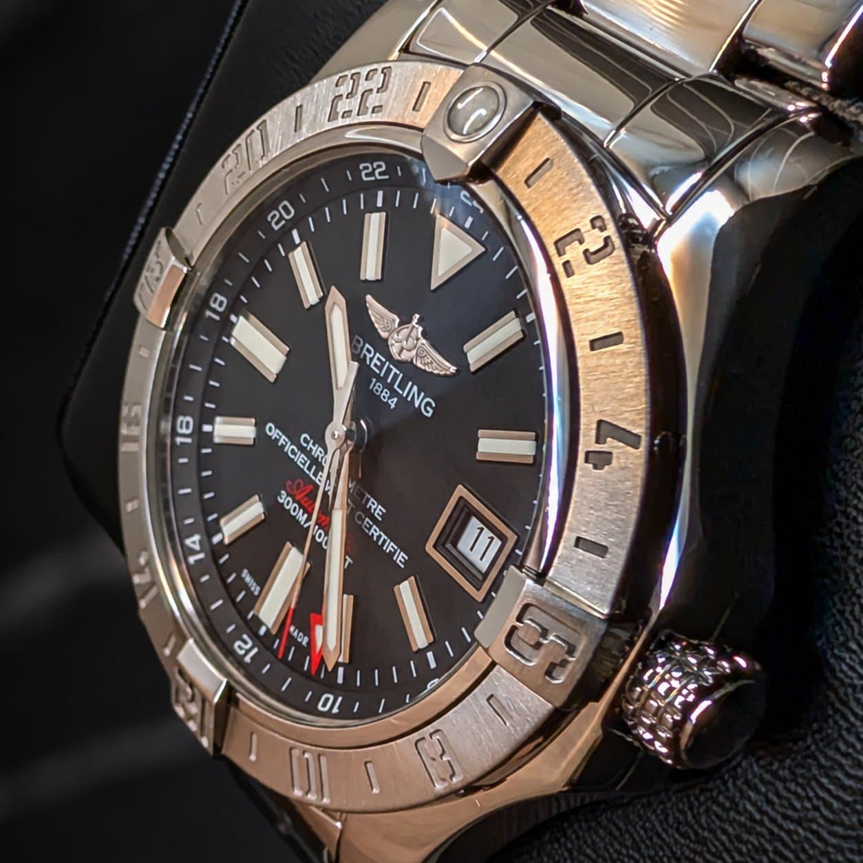 Breitling Avenger II GMT (Ref. A32390) — photo 5